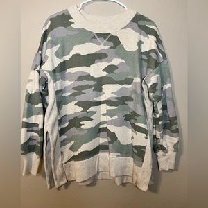 Aerie camouflage sweatshirt with high slits on both sides.